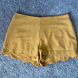 Bouquet golden yellow shorts
